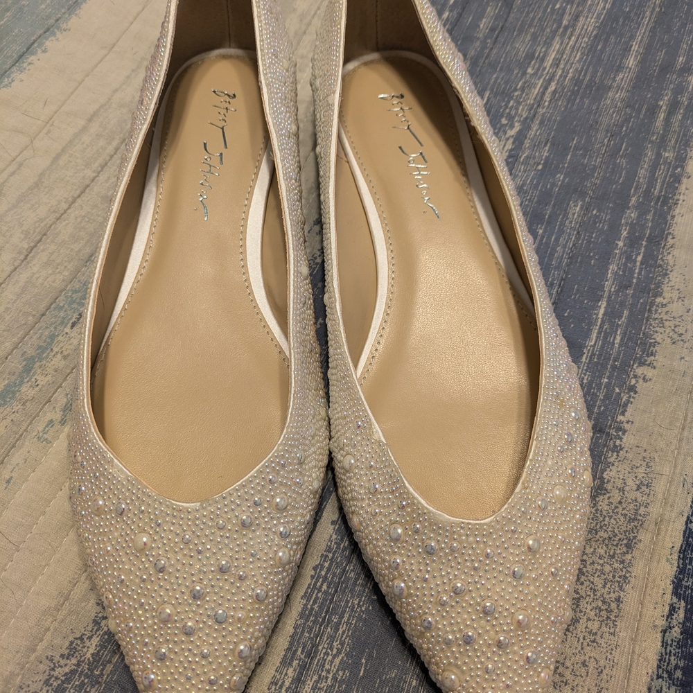Betsey Johnson Elegant Wedding Flats with Pearl Detailing Women's 11M - Like New